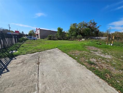 5919 N Wayside Drive Houston TX 77028