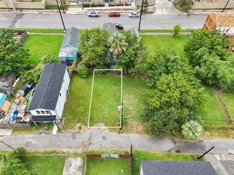 3913 Winnie Rear Street Galveston TX 77550