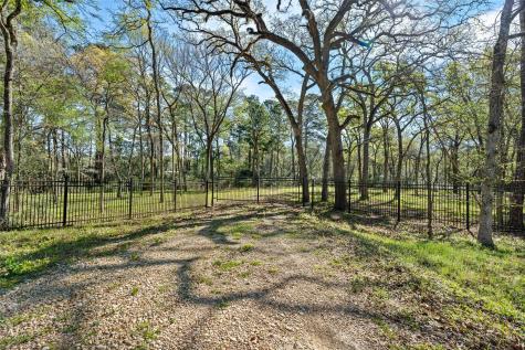 19739 E Lakeshore Drive Magnolia TX 77355