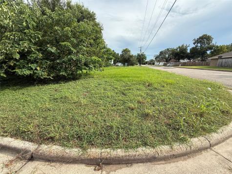 116 & 118 8th Street N Texas City TX 77590