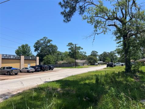 404 & 400 E Hanson Street Cleveland TX 77327