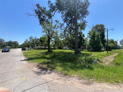 404 & 400 E Hanson Street Cleveland TX 77327