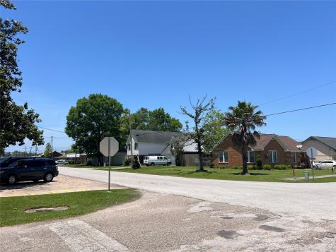404 & 400 E Hanson Street Cleveland TX 77327