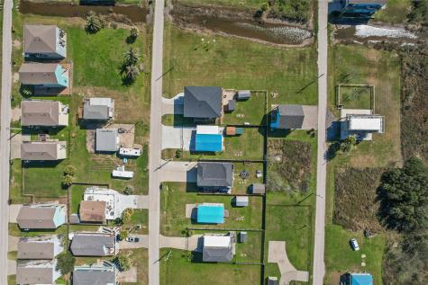 957 S Tinkle Lane Crystal Beach TX 77650