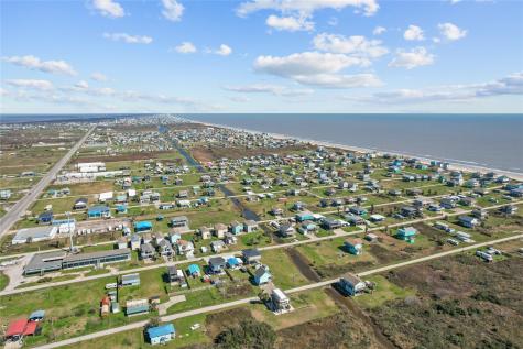 957 S Tinkle Lane Crystal Beach TX 77650
