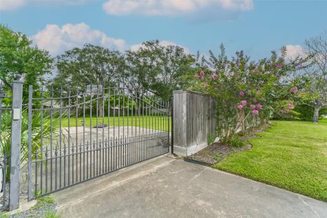 9711 Runnymeade Drive Houston TX 77096