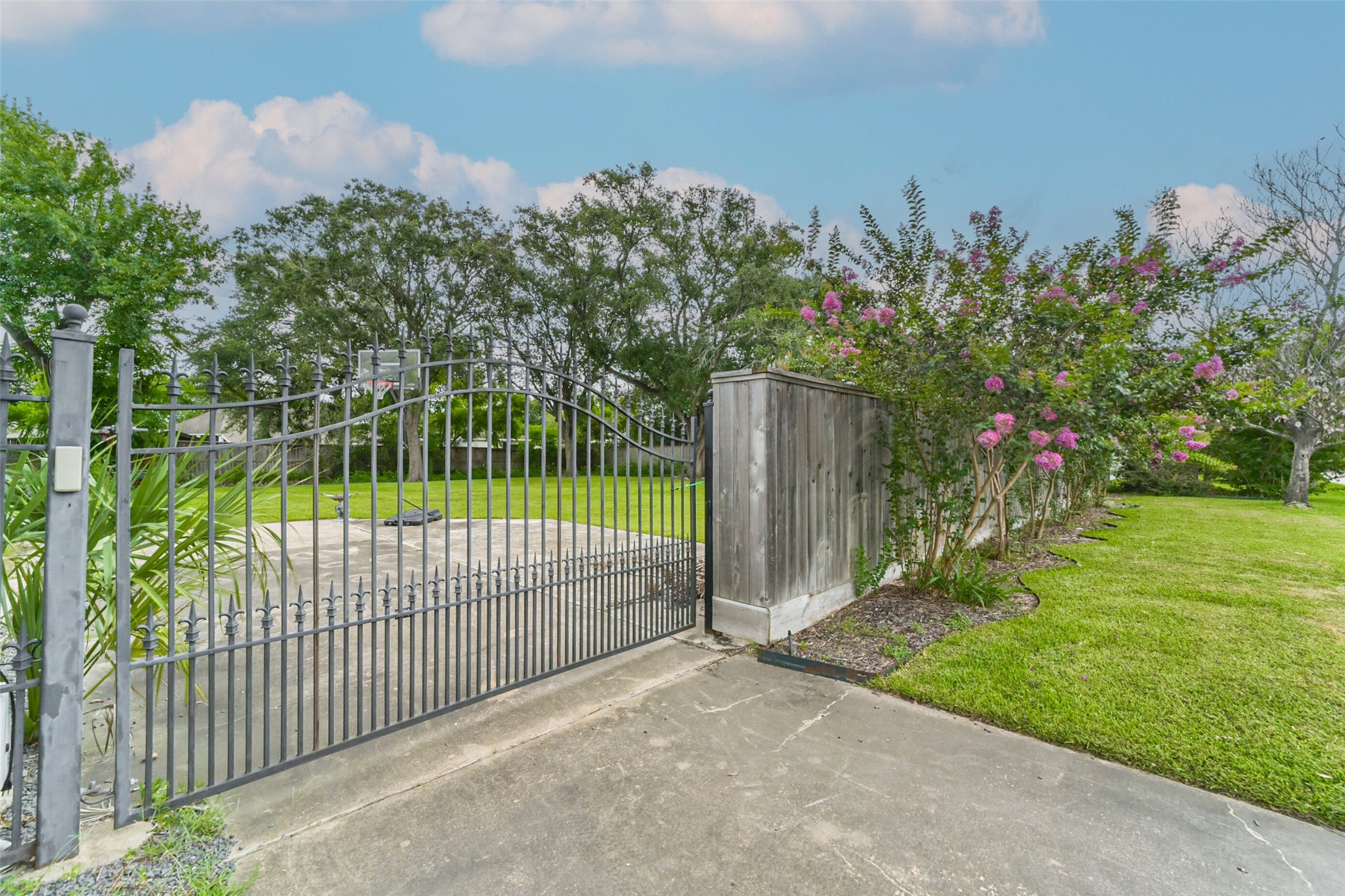9711 Runnymeade Drive Houston TX 77096