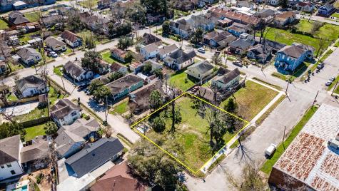 1212 Pinckney Street Street Houston TX 77009