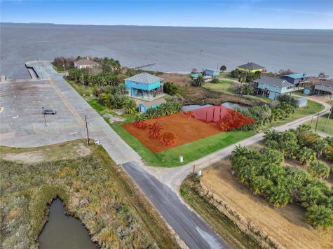 1250 Yacht Basin Gilchrist TX 77617
