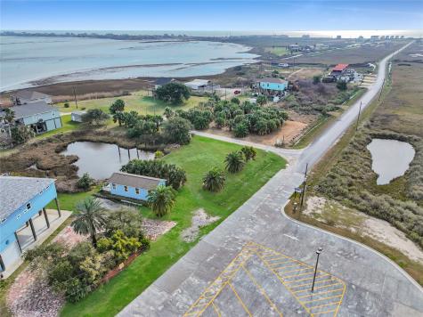 1250 Yacht Basin Gilchrist TX 77617