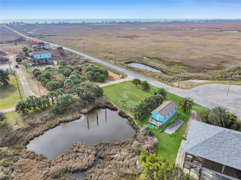1250 Yacht Basin Gilchrist TX 77617