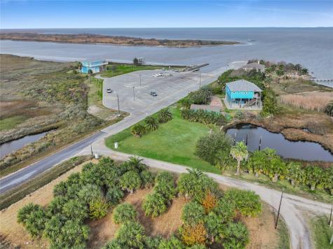 1250 Yacht Basin Gilchrist TX 77617