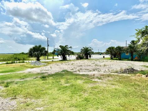 1250 Yacht Basin Gilchrist TX 77617