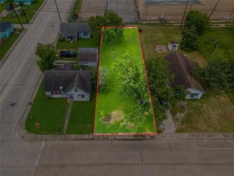 1026 W 4th Street Freeport TX 77541
