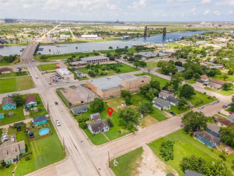 1026 W 4th Street Freeport TX 77541