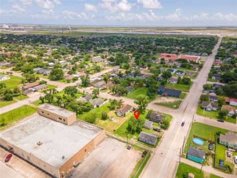 1026 W 4th Street Freeport TX 77541