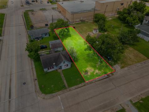 1026 W 4th Street Freeport TX 77541