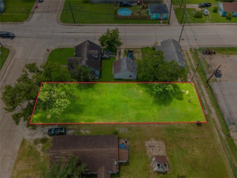 1026 W 4th Street Freeport TX 77541