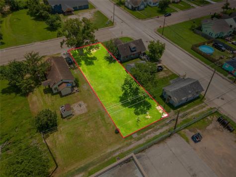 1026 W 4th Street Freeport TX 77541