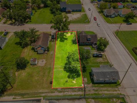 1026 W 4th Street Freeport TX 77541