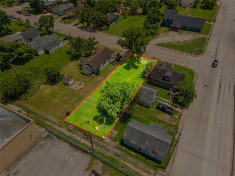 1026 W 4th Street Freeport TX 77541