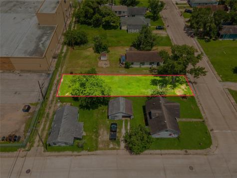 1026 W 4th Street Freeport TX 77541