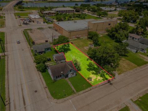 1026 W 4th Street Freeport TX 77541