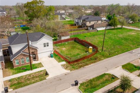 8813 Edgar Street Houston TX 77051