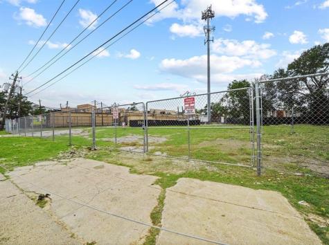 5723 Lost Forest Drive Drive Houston TX 77092