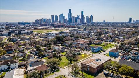 1724 Common Street Houston TX 77009