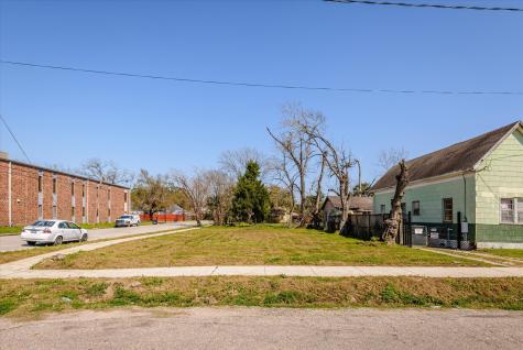 1724 Common Street Houston TX 77009
