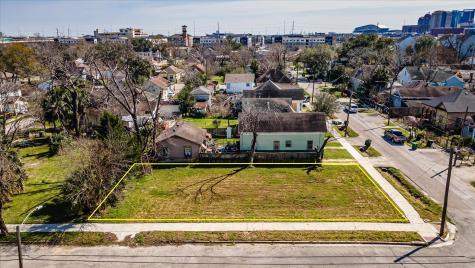 1724 Common Street Houston TX 77009