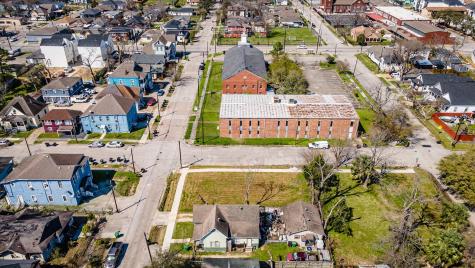 1724 Common Street Houston TX 77009