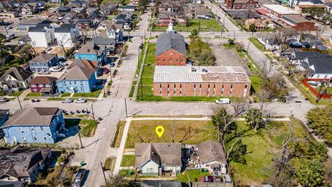 1724 Common Street Houston TX 77009