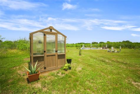 6289 Maynard Hallmark Road Waelder TX 78959