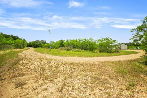 6289 Maynard Hallmark Road Waelder TX 78959