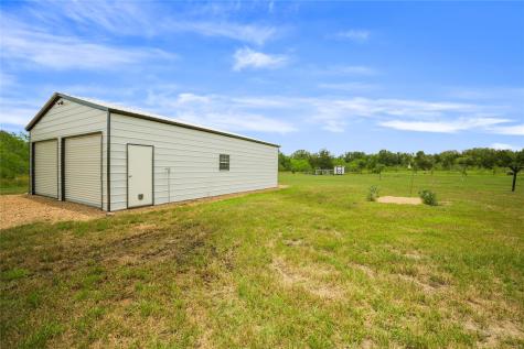6289 Maynard Hallmark Road Waelder TX 78959