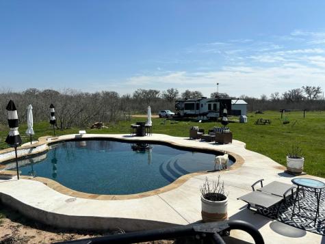 6289 Maynard Hallmark Road Waelder TX 78959