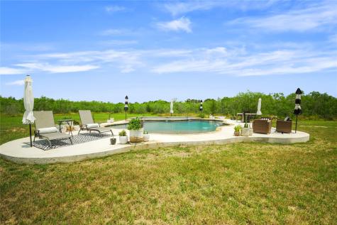 6289 Maynard Hallmark Road Waelder TX 78959