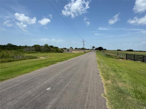 8 5 & 9 5 Mallard Lane Anahuac TX 77514
