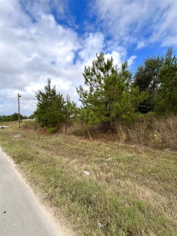 499 County Road 5017 Cleveland TX 77327