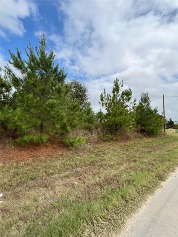 499 County Road 5017 Cleveland TX 77327