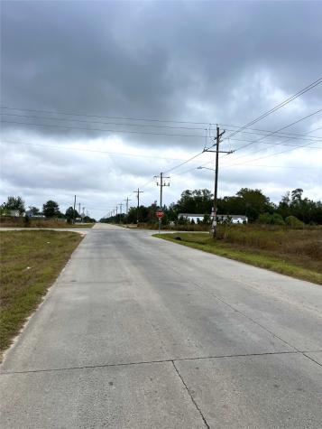 499 County Road 5017 Cleveland TX 77327