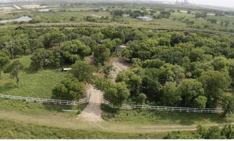 2225 Johnson Drive Oyster Creek TX 77541