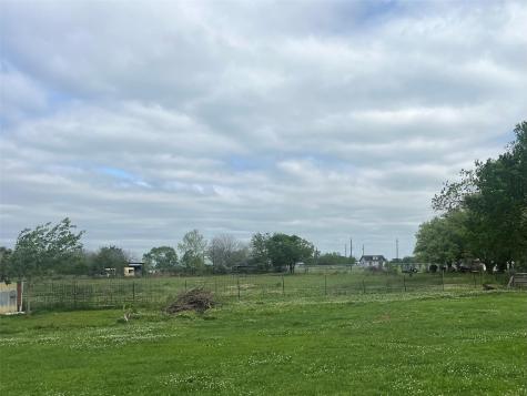 1420 County Road 611 Dayton TX 77535