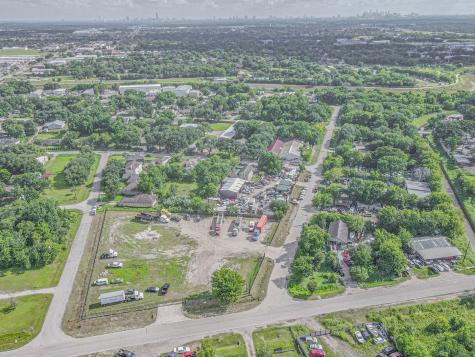 5302 Fuqua Gardens View Houston TX 77045