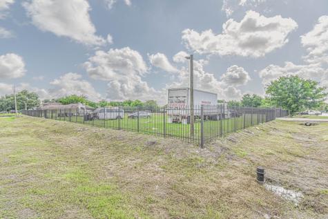 5302 Fuqua Gardens View Houston TX 77045