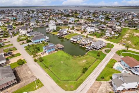 1302 & 1306 Maui Drive Tiki Island TX 77554