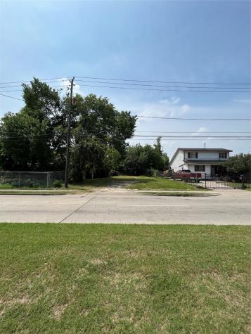 1207 S Victory Drive Houston TX 77088