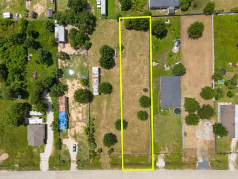 1586 County Road 3542 Cleveland TX 77327